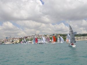 İstanbul Boğazı’nda Yelken Şöleni Başladı