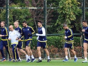 Fenerbahçe’de Medipol Başakşehir Maçı Hazırlıkları Sürüyor