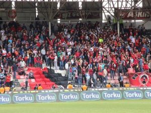 Kamil Ocak’ta Tribünler Doldu