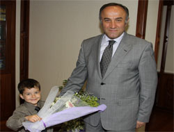 Minik Berat'tan Rize Valisi'ni Şaşırtan Soru!