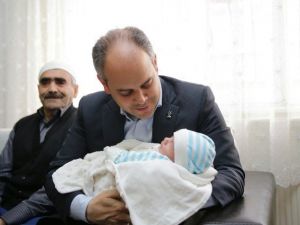 Bakan Kılıç, Anneler Günü’nde Şehit Ailesini Ziyaret Etti