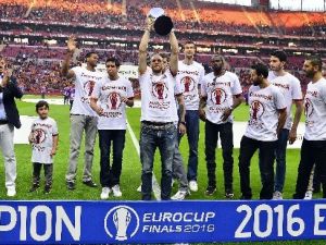 Avrupa Şampiyonu Aslan, Tt Arena’da Taraftarların Karşısına Çıktı