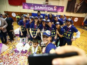 Kadınlar Basketbol Ligi Şampiyonu Fenerbahçe