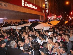 Beşiktaşlı Taraftarlarda Derbi Sevinci