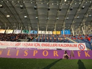 Osmanlı Taraftarından ‘İşaret Dili’ Sürprizi