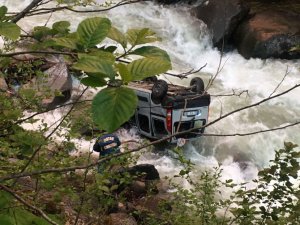 Rize Ayder Yolu'nda Araç Dereye Uçtu: 1 Ölü, 4 Yaralı