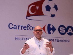 A Milli Futbol Takımının Lisanslı Ürünleri, Carrefoursa “Kırmızı Beyaz”larda Yerini Alıyor
