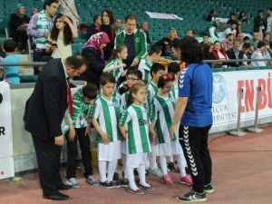 Engelli Öğrencilerden “Konyaspor Geliyor Bak” Şarkısı