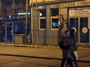 Kız Yurdunun Önünde Şüpheli Çanta Alarmı