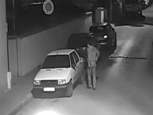 2 Dakikada Otomobili Çaldı, Güvenlik Kamerasına Yakalandı