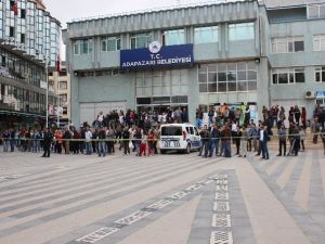 2 Arkadaş İş Merkezi Çatısına Çıkarak İntihara Kalkıştı