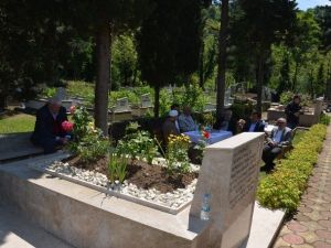 Başkan Hazinedar, Annesinin Anma Programına Katıldı