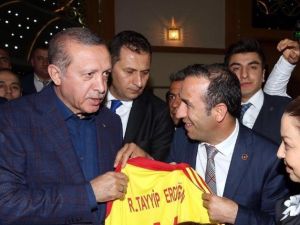 Cumhurbaşkanı’na Alima Yeni Malatyaspor Forması