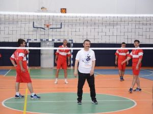 Protokol Üyeleri Engellilerle Voleybol Maçında Buluştu