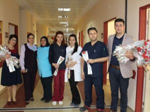 Sungurlu Belediyesi’nden Karanfilli Kutlama
