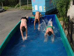 Kamyon Kasasında Yüzme Keyfi