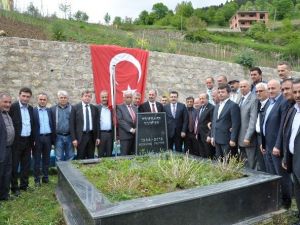 Eski Milletvekili Mustafa Cumur Mezarı Başında Dualarla Anıldı
