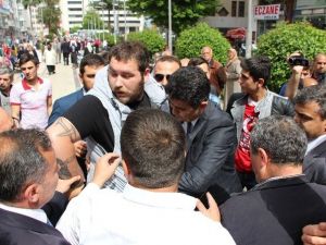 Anayasa Standına Silahla Gelen Şahıs Gözaltına Alındı