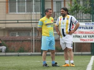Eski Fenerbahçeli Yiğit, Veteranlar Turnuvasında Gençlere Taş Çıkartıyor