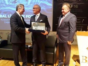 Samsun Büyükşehir Belediye Başkanı Yılmaz’a Onur Ödülü