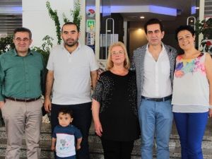 Sağlığına Kavuşan Obezler Zayıflatan Doktorlarıyla Buluştu