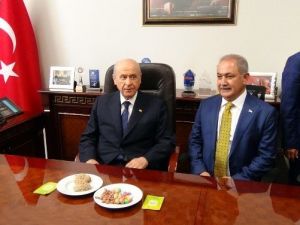 Devlet Bahçeli, Memleketi Osmaniye’de "Hareketin Lideri Devlet Bahçeli" Sloganlarıyla Karşılandı