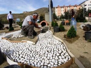 Kavşak Ve Orta Refüjlere Yeni İmaj