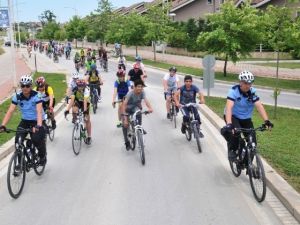 Bisiklet Tutkunları Sağlık Ve Çevre İçin Pedal Çevirdi