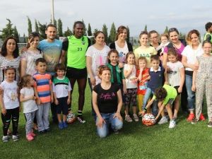 Akhisar Belediyespor’a Miniklerden Başarı Dileği