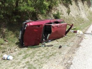 Erbaa’da Otomobil Devrildi: 5 Yaralı