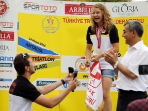 Türkiye Ve Balkan Şampiyonu Triatlete Sürpriz Evlenme Teklifi
