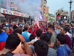 Kömürspor 2. Lig’e Yükseldi Taraftarlar Şampiyonluğu Kutladı
