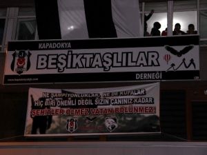 Beşiktaş Taraftarlarından Duygulandıran Pankart
