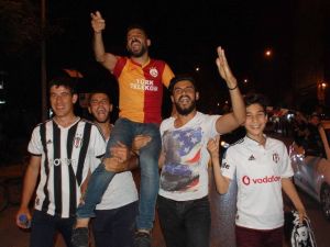 Şampiyonluğu Galatasaray Ve Beşiktaşlılar Birlikte Kutladı