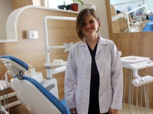 "Doğal Dişlere Gösterilen Özen, Protez Dişlere De Gösterilmeli"