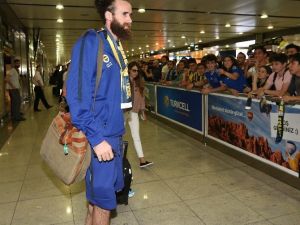 Avrupa İkincisi Fenerbahçe Yurda Döndü