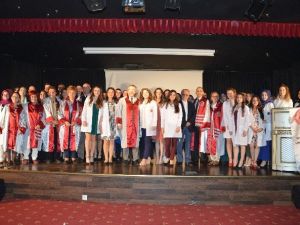 Sağlık Bilimleri Öğrencileri Beyaz Önlüklerini Giydi