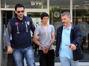 Madde Bağımlısı Genç İşe Giden Bayanın Parasını Gasp Etti