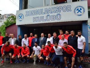 Vali Kaban, Şampiyon Takımı Kutladı