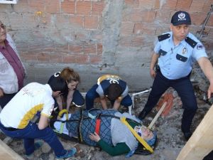 Kamyonun Çarptığı Yaşlı Kadın Yaralandı
