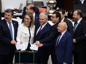 Davutoğlu, Kılıçdaroğlu, Demirtaş Ve Bahçeli Oy Kullandı
