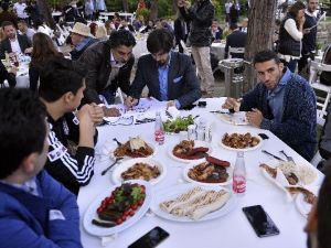 Beşiktaş, Barbekü Partisi Düzenledi