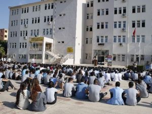 Deniz Sezonu Öncesi Öğrencilere ’Suda Boğulmalar Ve İlk Yardım’ Kursu