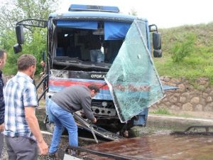Cezaevi Aracı Kaza Yaptı: 10 Yaralı