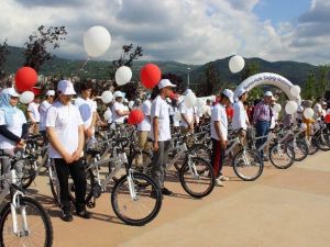 Sağlıklı Nesiller Yetiştirmek İçin Binlerce Gence Bisiklet Dağıttılar