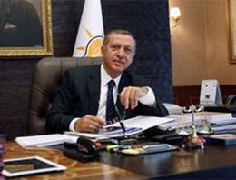 Erdoğan'ın masasındaki kırmızı dosya