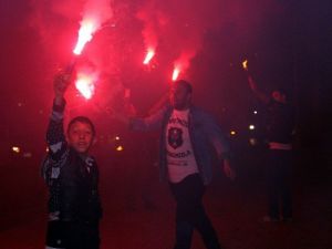 Beşiktaş’ın Şampiyonluk Konvoyu Caddeleri İnletti