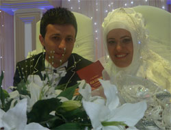 Gazeteci Delal Evlendi