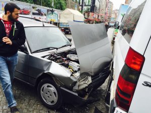 Kültür Merkezi Önünde Kaza 1 Yaralı