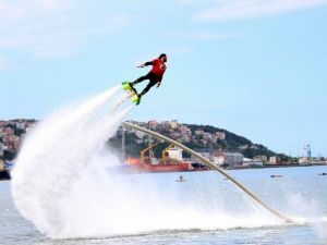 Samsun’da Nefes Kesen Flyboard Gösterisi